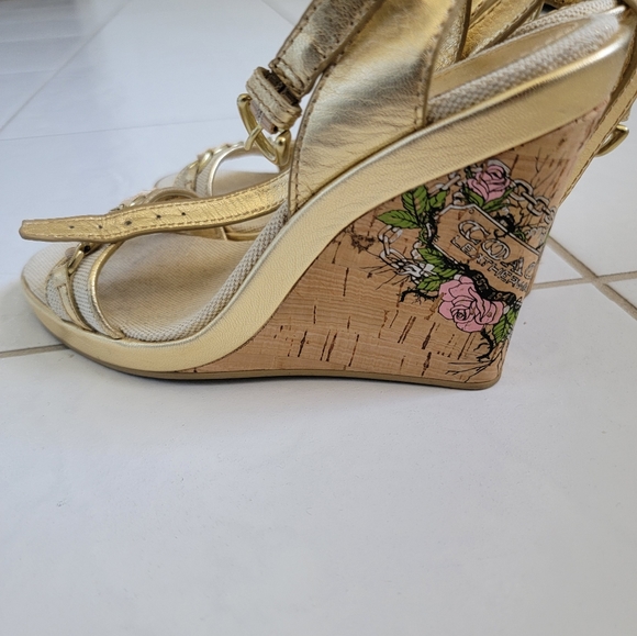 Coach Beige chain embellished wedge sandals very good pre owned condition - Picture 2 of 4